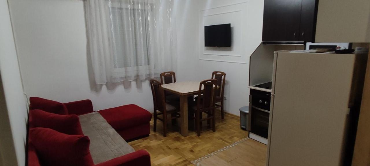 Aerodromski Smestaj Ss Beograd Ngoại thất bức ảnh